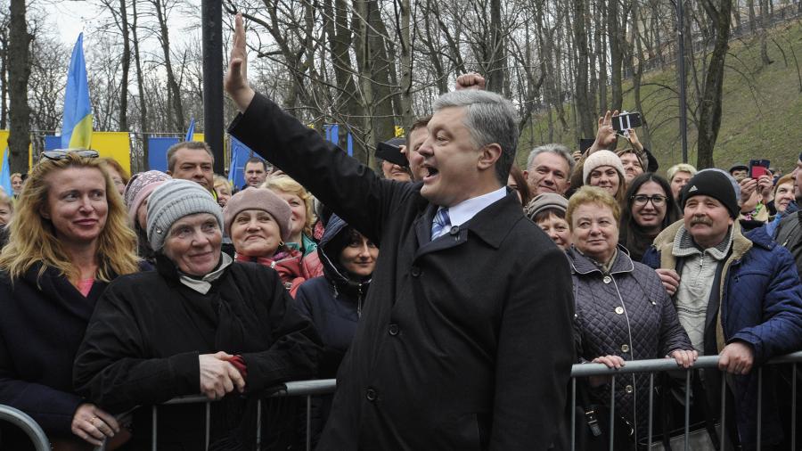 Украинцы запустили флешмоб прощания с Порошенко