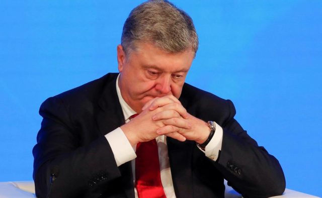 На Украине призвали Порошенко «покаяться на коленях» перед жителями страны