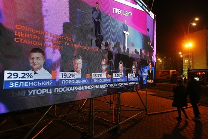 На Украине сравнили траты Зеленского и Порошенко на агитацию