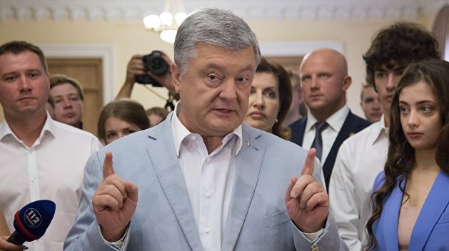 Порошенко заканчивает продажу своих активов на Украине и в любой момент готов бежать