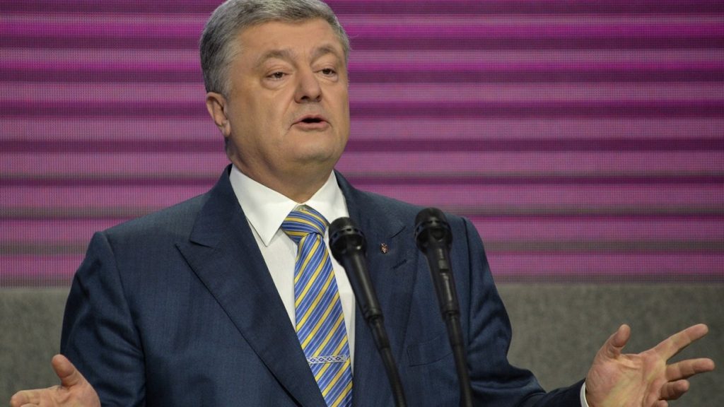Порошенко заявил о тенденции к «сворачиванию демократии» на Украине