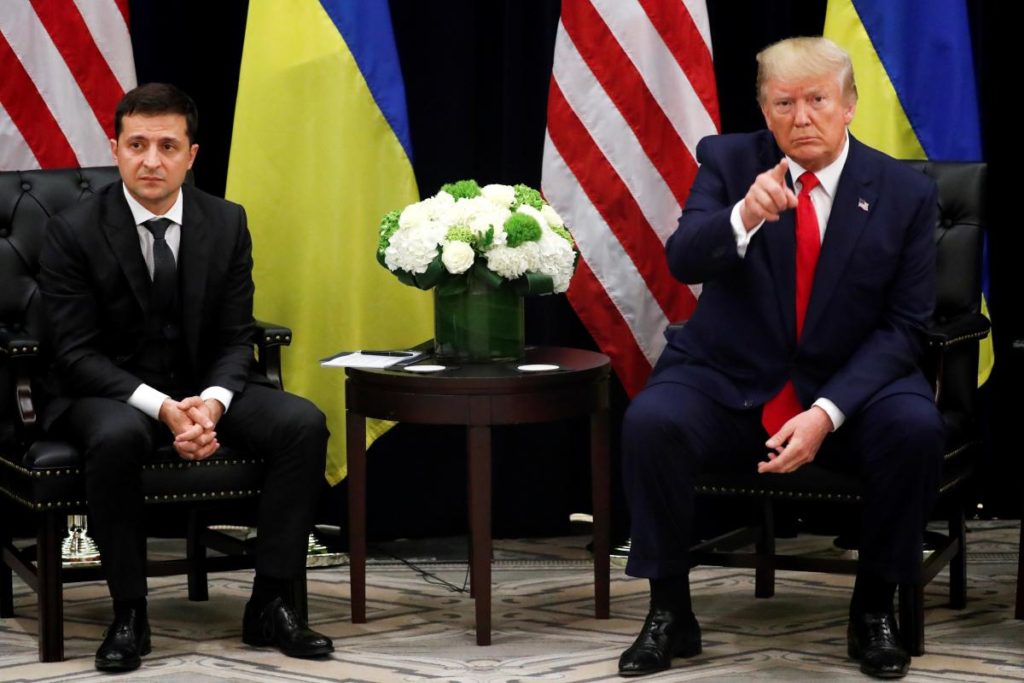 «Не хотел давать деньги коррумпированной Украине»: Трамп оправдался за разговор с Зеленским
