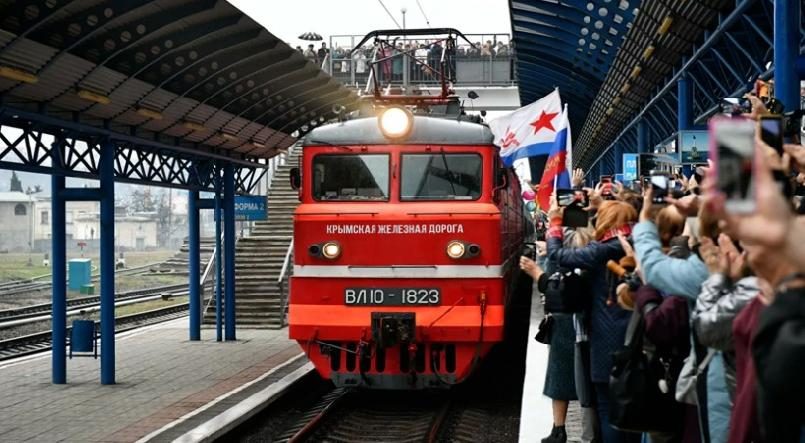 На Украине завели уголовное дело из-за проезда поезда по Крымскому мосту