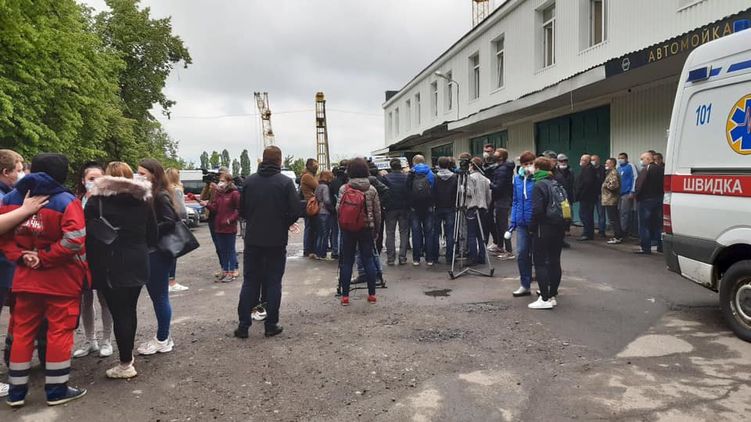 В Харькове врачи "скорой помощи" вышли на акцию протеста. Видео