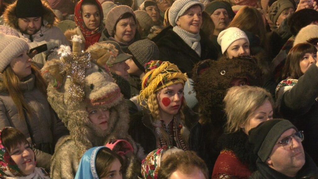В селе Подгорье Ивано-Франковской области почти 4,5 тыс. человек одновременно спели колядку "Новая радость стала"