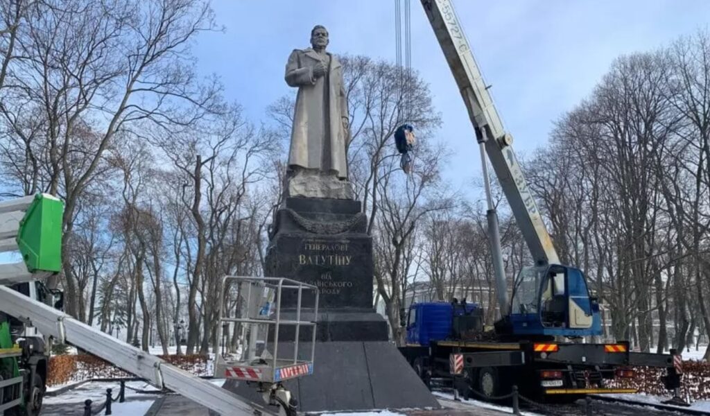 Николай Ватутин. Демонтаж памятника